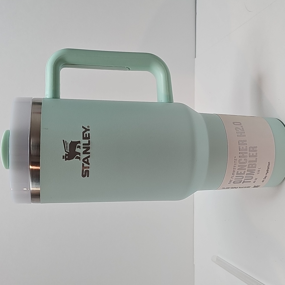 Stanley Mint‎ Green Tumbler Quencher H2.0 FlowState 40 oz. Water Cup Bottle NEW
